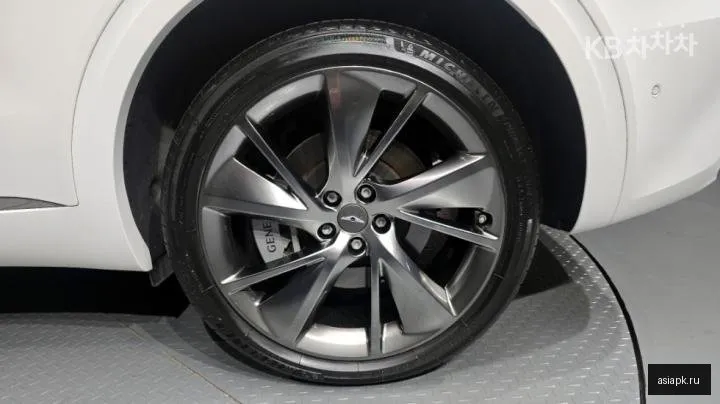 Genesis GV70 5