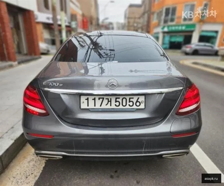 Mercedes-Benz E-Class 2