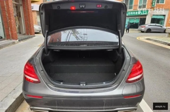 Mercedes-Benz E-Class 6
