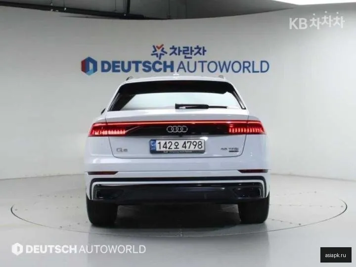 Audi Q8 4