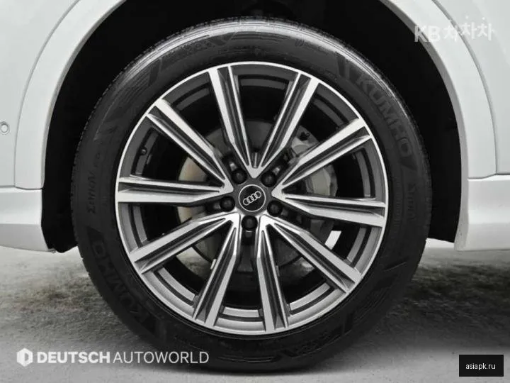 Audi Q8 5