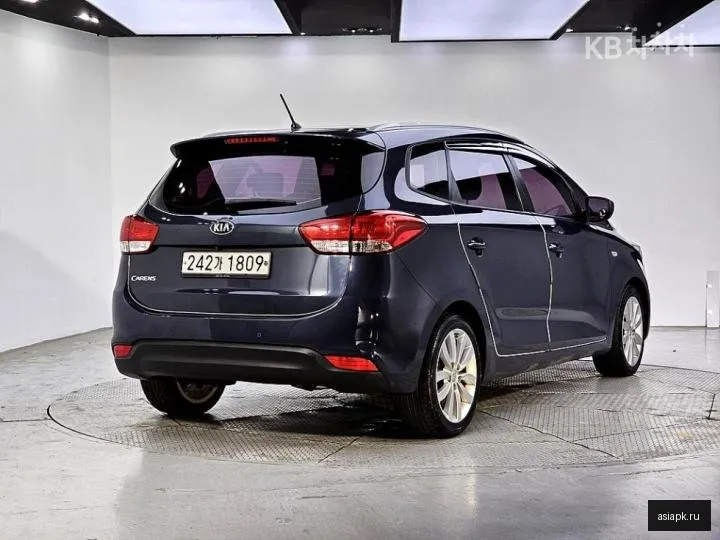 Kia Carens 4