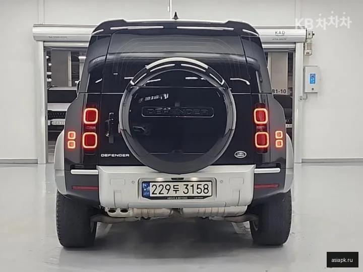 Land Rover Defender 3