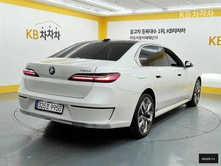BMW 7-Series 4