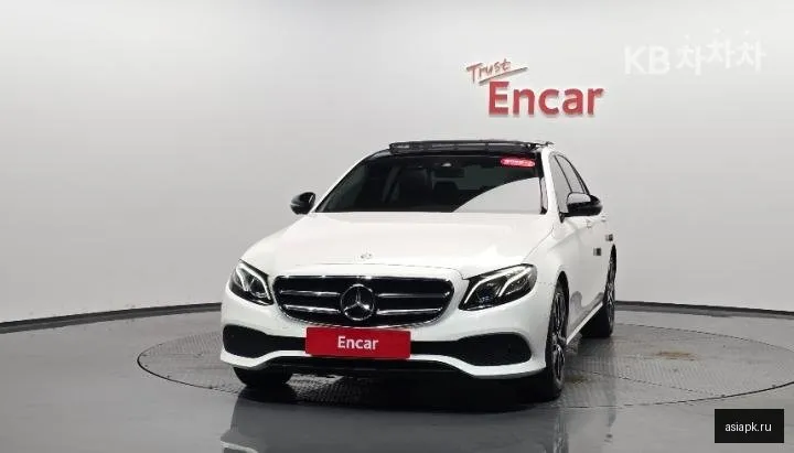 Mercedes-Benz E-Class 3