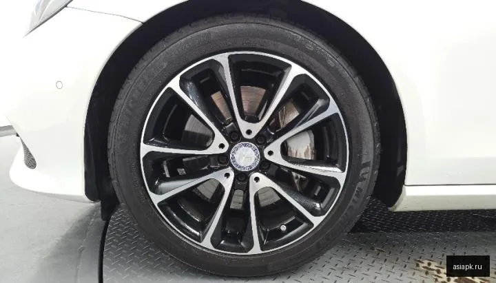 Mercedes-Benz E-Class 5