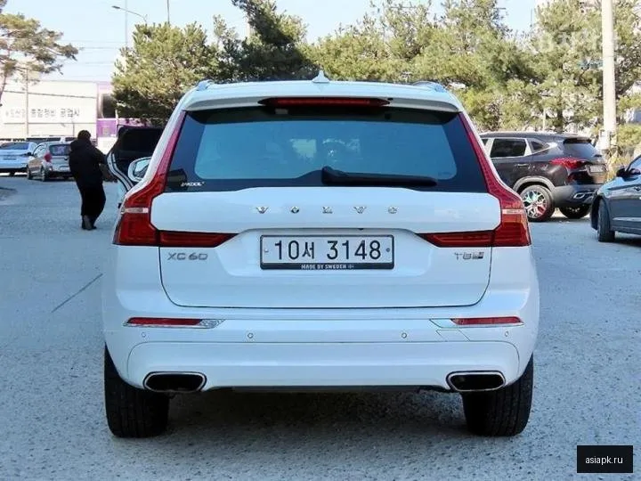 Volvo XC60 4