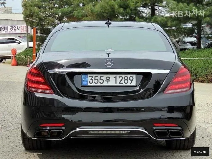 Mercedes-Benz S-Class 4