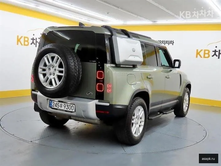 Land Rover Defender 4