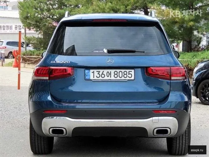 Mercedes-Benz GLB-Class 4