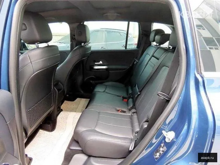 Mercedes-Benz GLB-Class 6