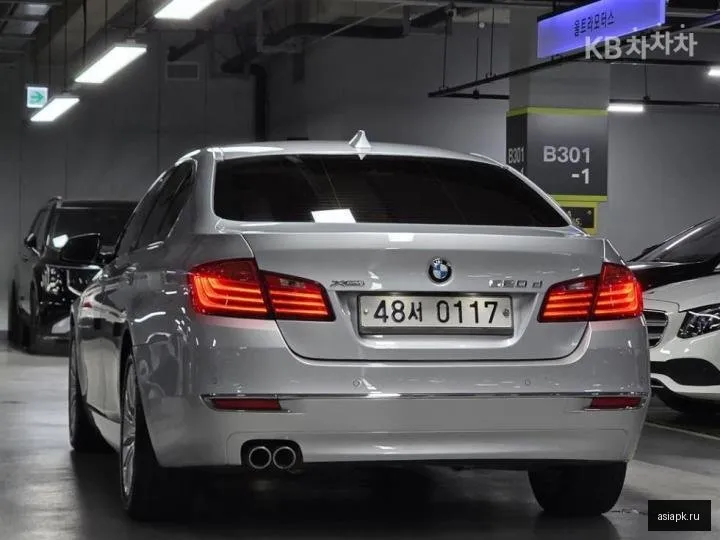BMW 5-Series 4