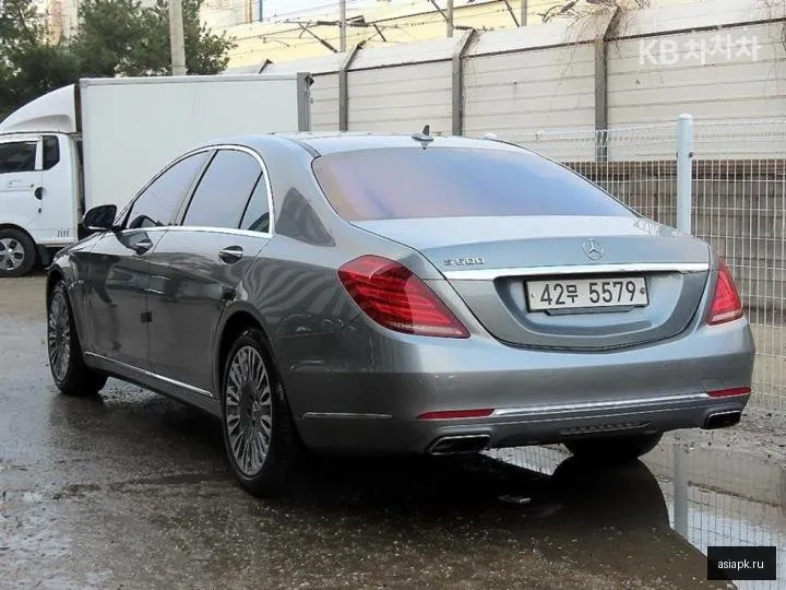 Mercedes-Benz S-Class 3