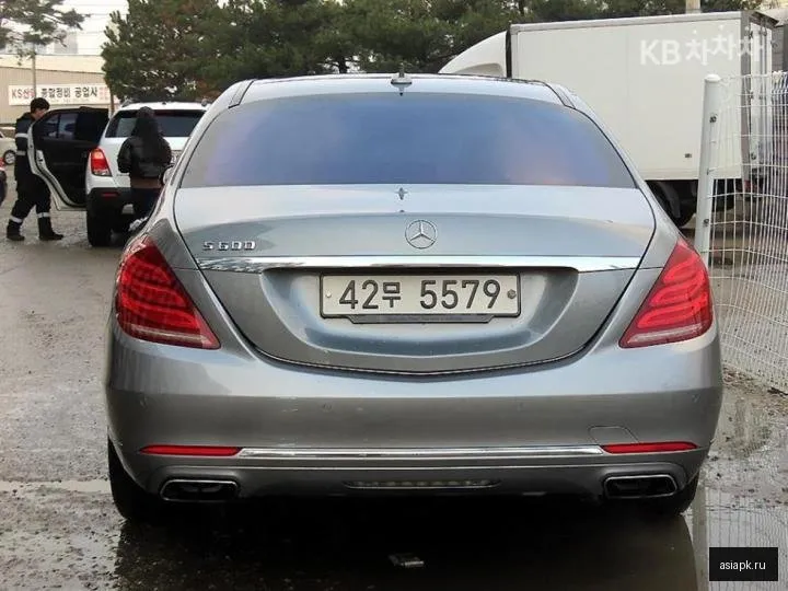 Mercedes-Benz S-Class 4