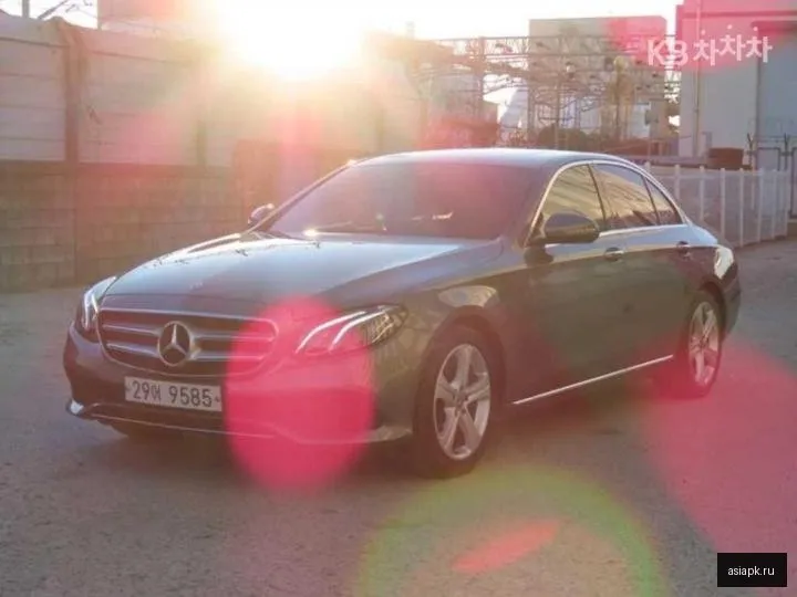 Mercedes-Benz E-Class 2