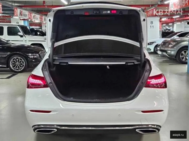 Mercedes-Benz E-Class 6