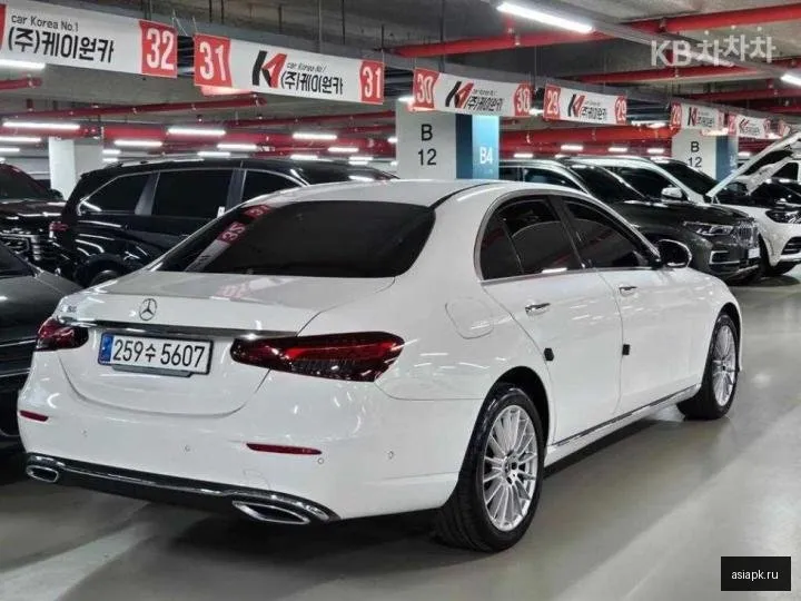 Mercedes-Benz E-Class 5