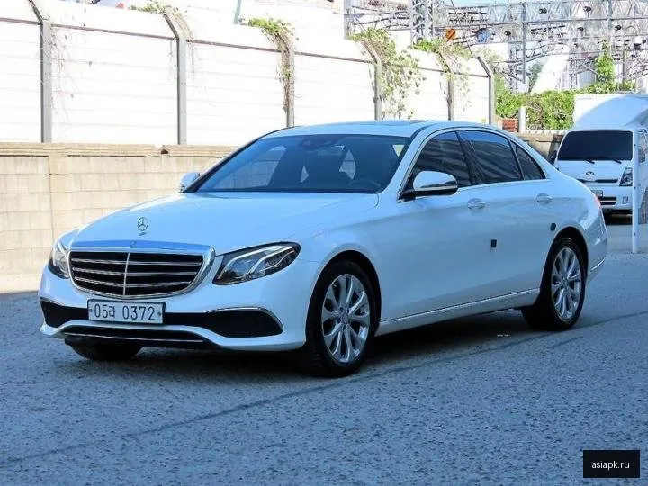 Mercedes-Benz E-Class 2