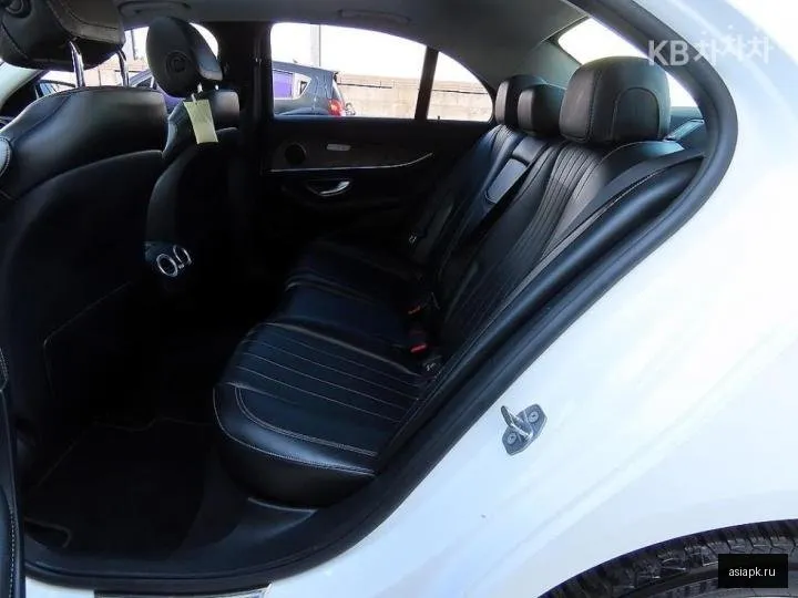 Mercedes-Benz E-Class 6