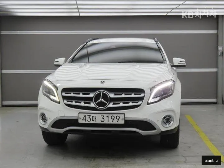 Mercedes-Benz GLA-Class 2