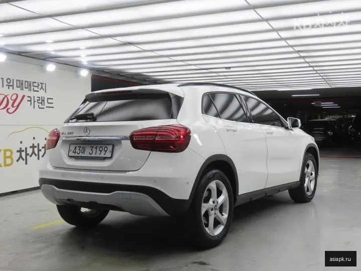 Mercedes-Benz GLA-Class 4