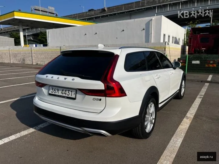 Volvo V90 4