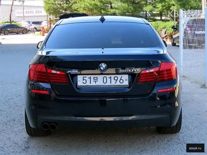 BMW 5-Series 4