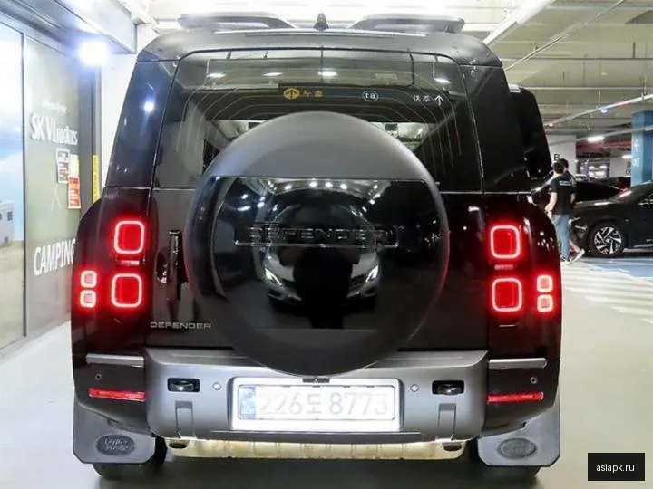 Land Rover Defender 5