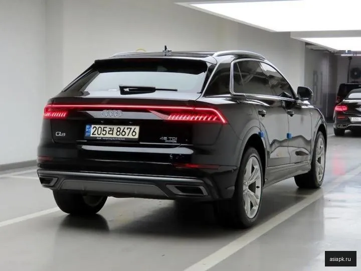 Audi Q8 4