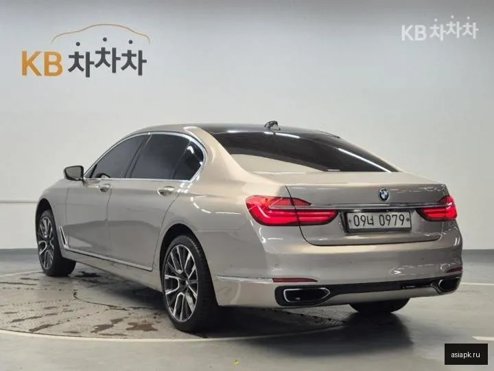 BMW 7-Series 2