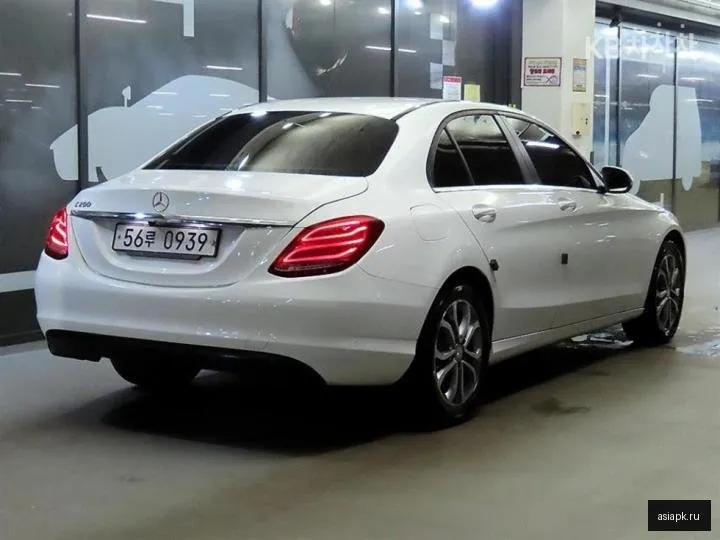 Mercedes-Benz C-Class 4