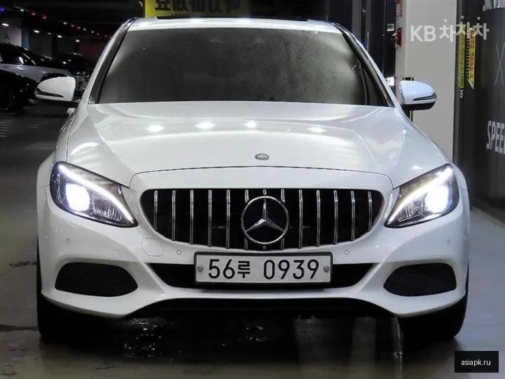 Mercedes-Benz C-Class 2