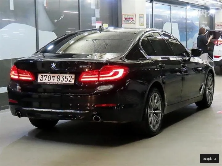 BMW 5-Series 4