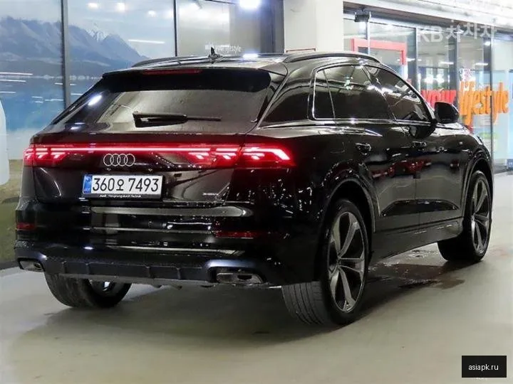 Audi Q8 4