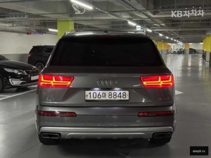 Audi Q7 4