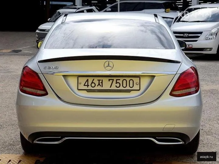 Mercedes-Benz C-Class 3