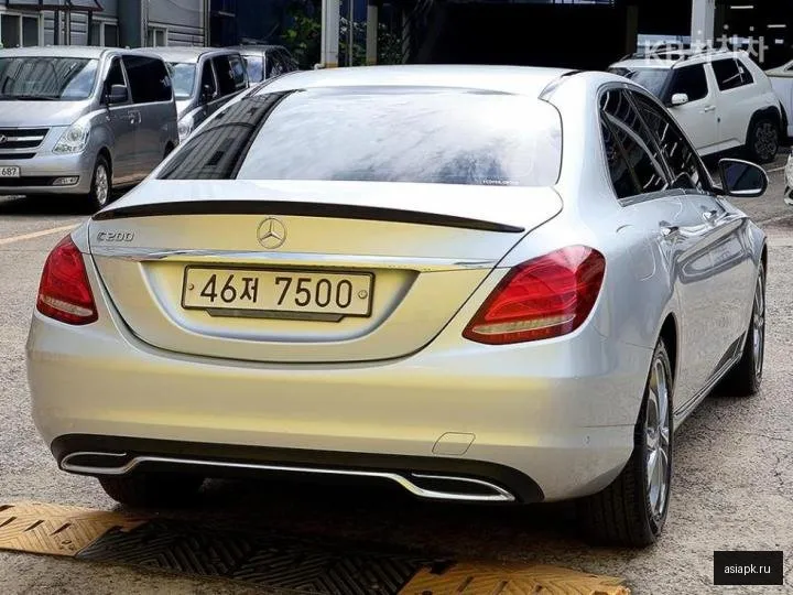 Mercedes-Benz C-Class 4