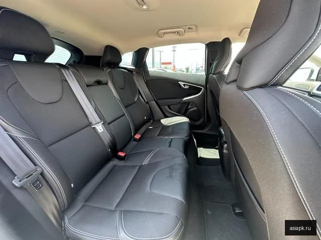 Volvo V40 4