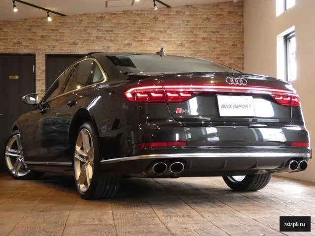 Audi S8 3
