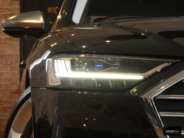 Audi S8 4