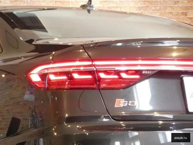 Audi S8 5
