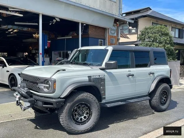 Ford Bronco 4