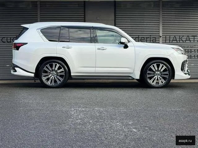 Lexus LX600 5