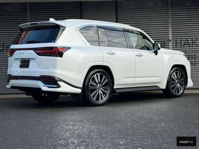 Lexus LX600 6