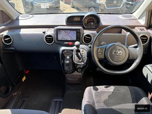 Toyota Spade 6