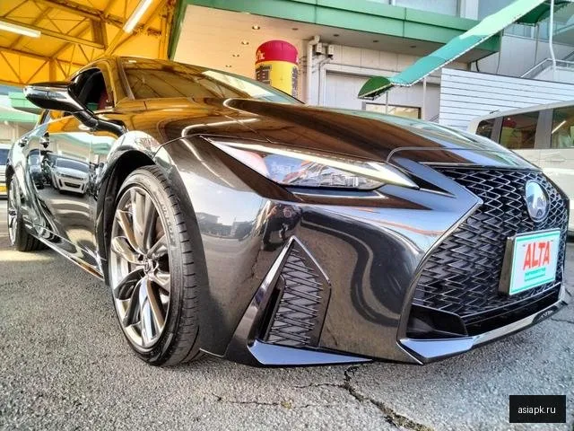 Lexus IS300h 4