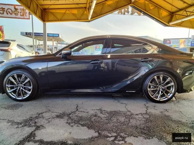 Lexus IS300h 6