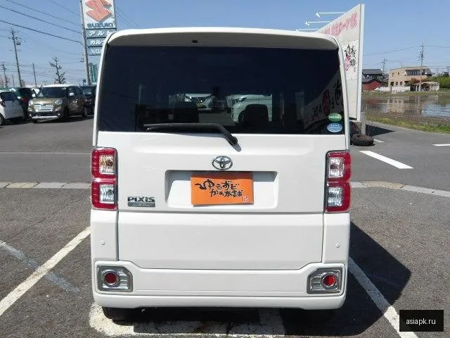 Toyota Pixis Mega 6