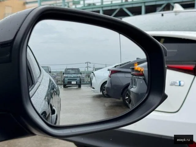 Toyota Prius 4