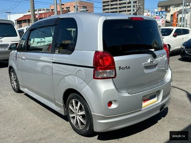 Toyota Porte 3